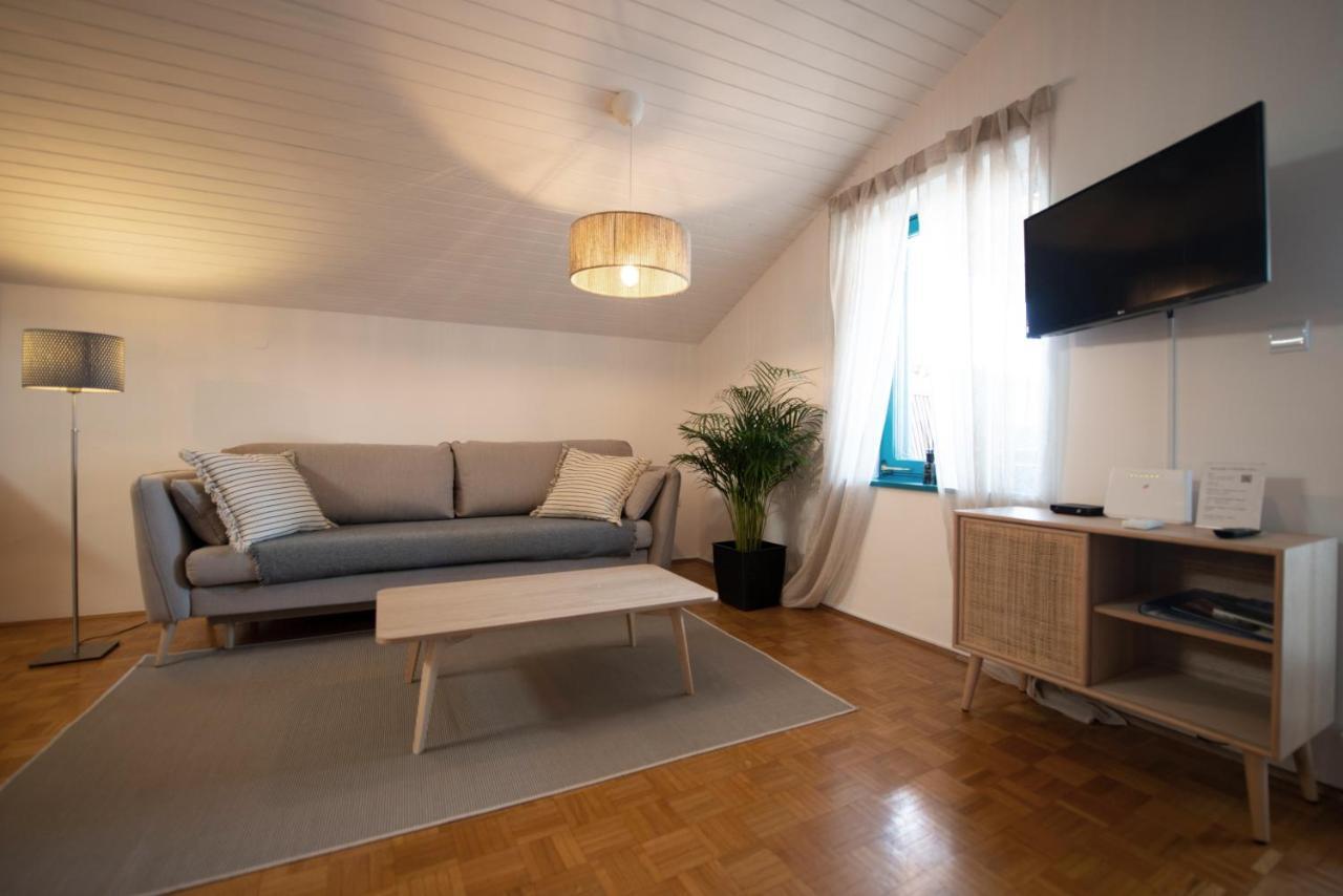 Modra Luna- Apartment With Terrace Izola Εξωτερικό φωτογραφία